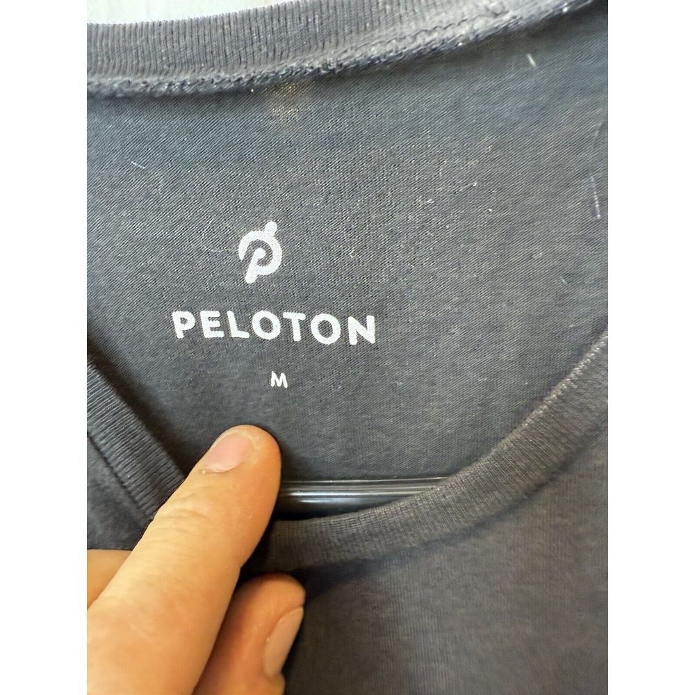 Peloton Yoga Pilates Distance Crop Muscle Tank Top Size Medium Black Lightweight - Picture 2 of 3